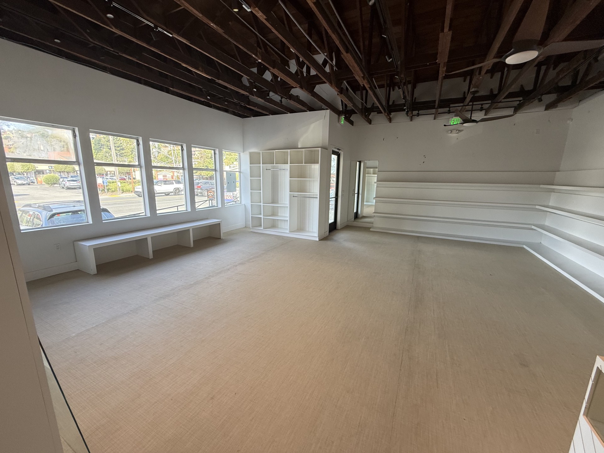 242 Shoreline Hwy Interior Photo B