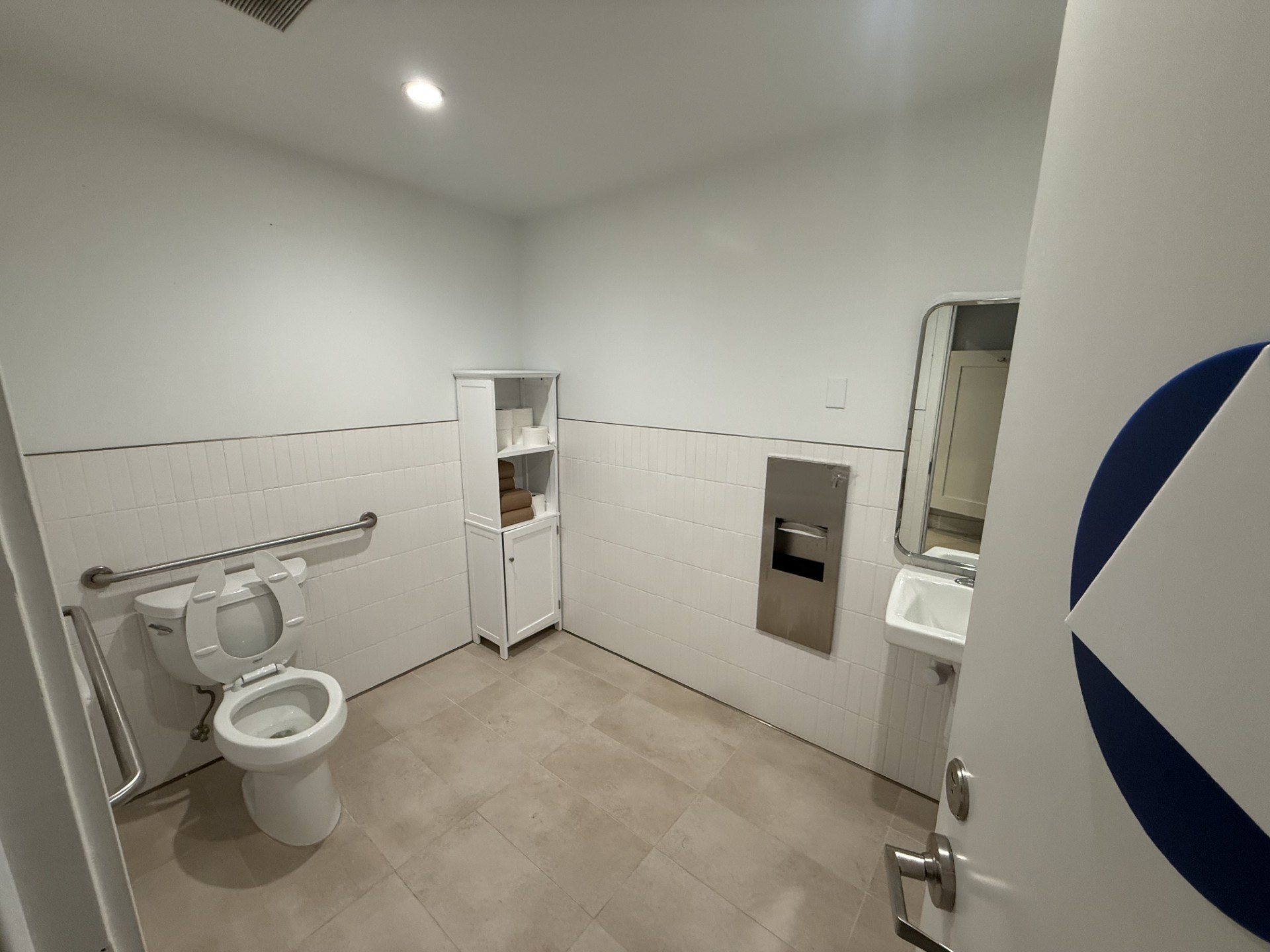 242 Shoreline Hwy Restroom Photo